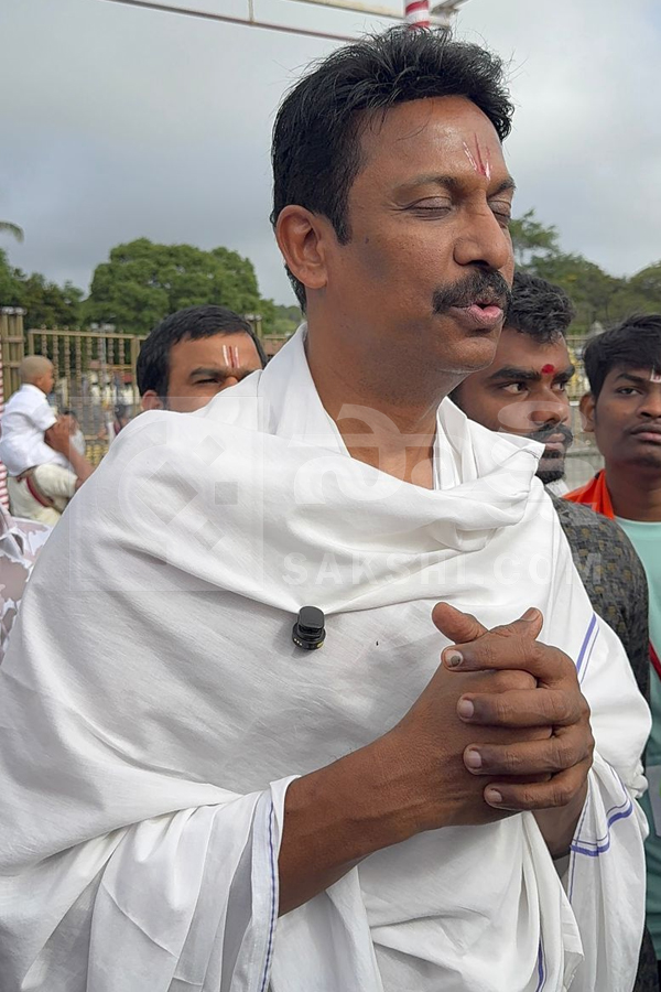Tollywood Celebrities Visits Tirumala Tirupati Temple Photos15