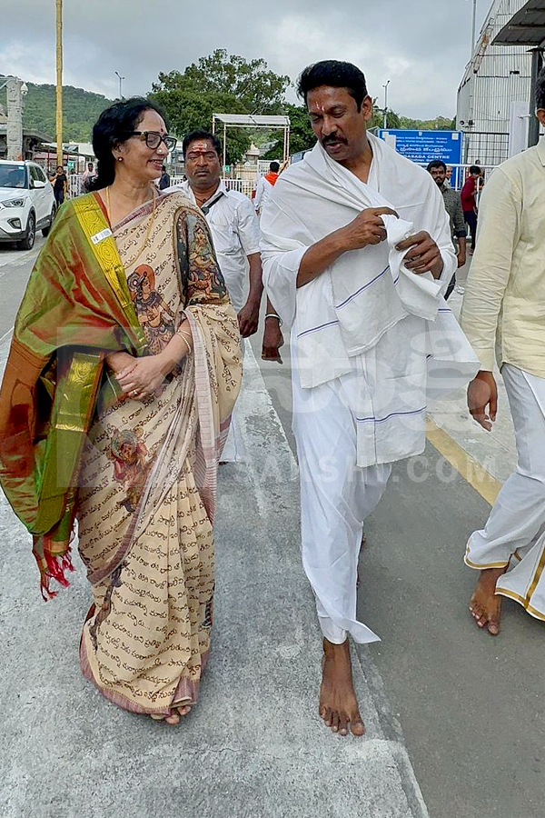 Tollywood Celebrities Visits Tirumala Tirupati Temple Photos17