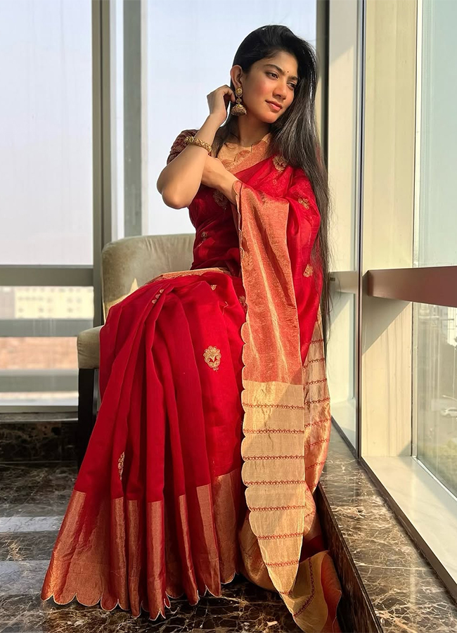 #HBDSaiPallavi : Tollywood Actress Sai Pallavi Rare And Unseen Photos12