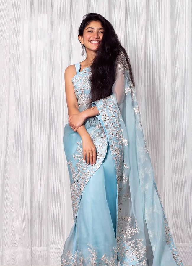 #HBDSaiPallavi : Tollywood Actress Sai Pallavi Rare And Unseen Photos13