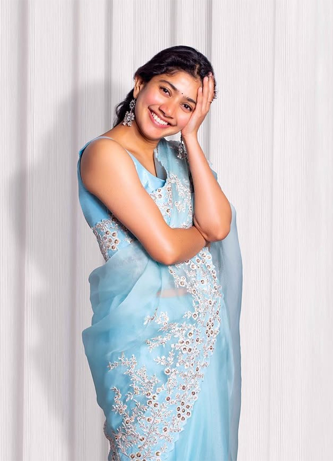 #HBDSaiPallavi : Tollywood Actress Sai Pallavi Rare And Unseen Photos14