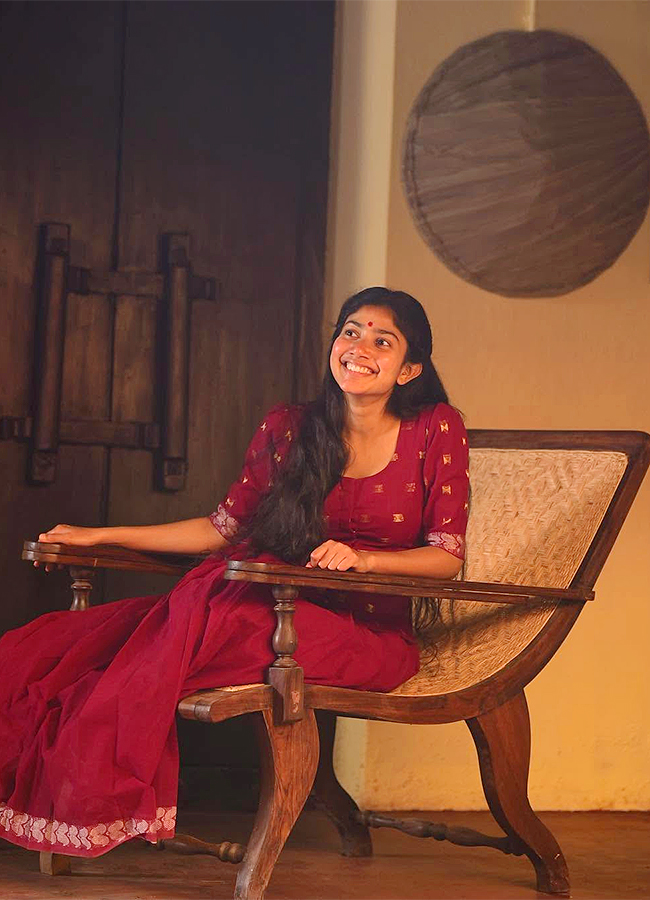 #HBDSaiPallavi : Tollywood Actress Sai Pallavi Rare And Unseen Photos18