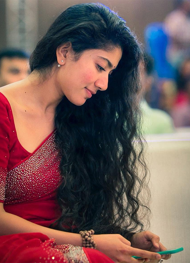 #HBDSaiPallavi : Tollywood Actress Sai Pallavi Rare And Unseen Photos20