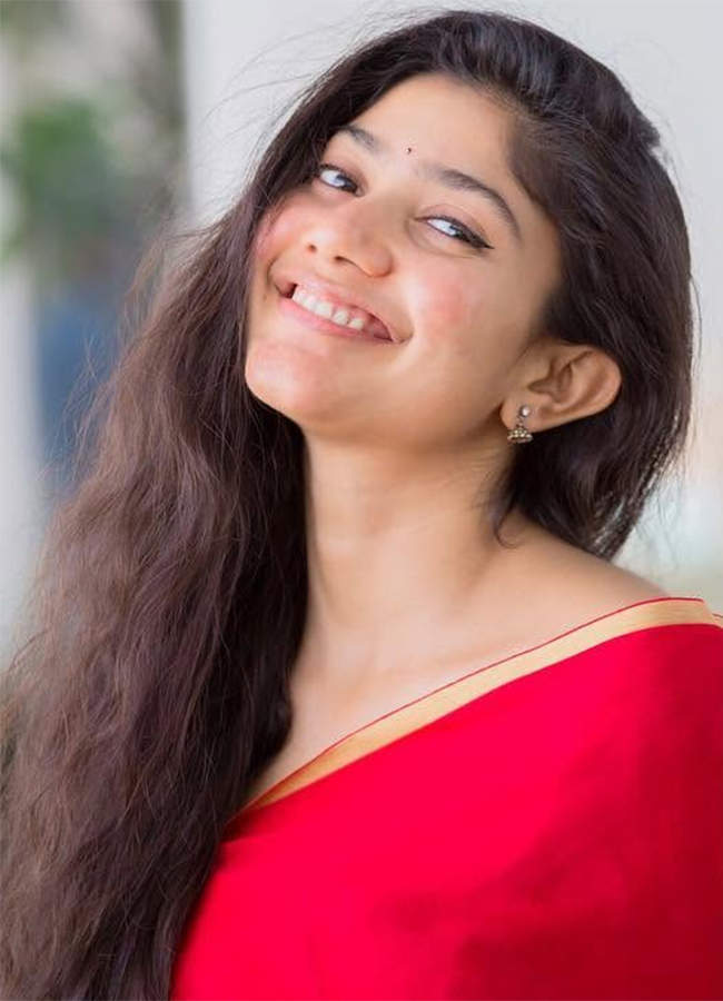 #HBDSaiPallavi : Tollywood Actress Sai Pallavi Rare And Unseen Photos21