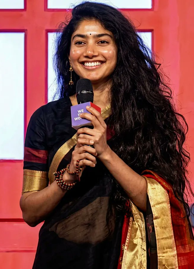 #HBDSaiPallavi : Tollywood Actress Sai Pallavi Rare And Unseen Photos25