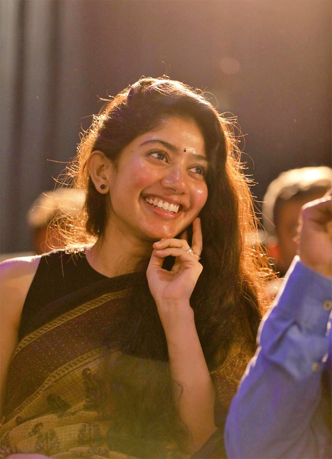 #HBDSaiPallavi : Tollywood Actress Sai Pallavi Rare And Unseen Photos28