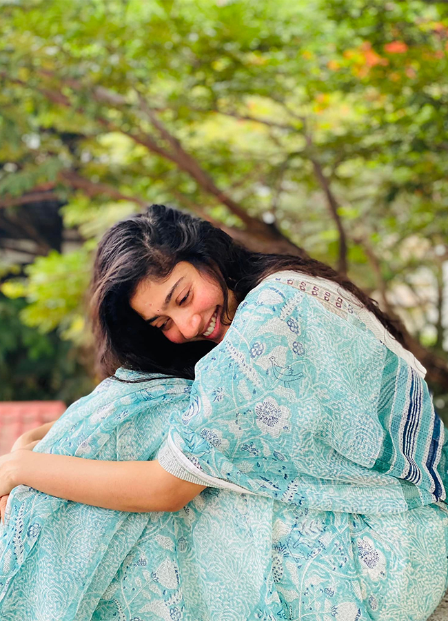 #HBDSaiPallavi : Tollywood Actress Sai Pallavi Rare And Unseen Photos3