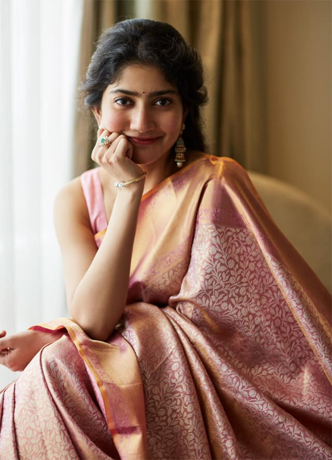 #HBDSaiPallavi : Tollywood Actress Sai Pallavi Rare And Unseen Photos6