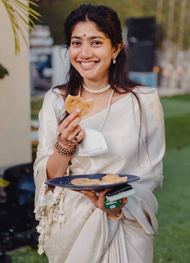 #HBDSaiPallavi : Tollywood Actress Sai Pallavi Rare And Unseen Photos9