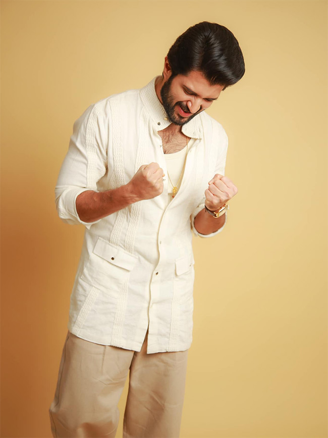 Unseen And Rare Pictures From The Unseen Gallery Of Vijay Deverakonda Photos21