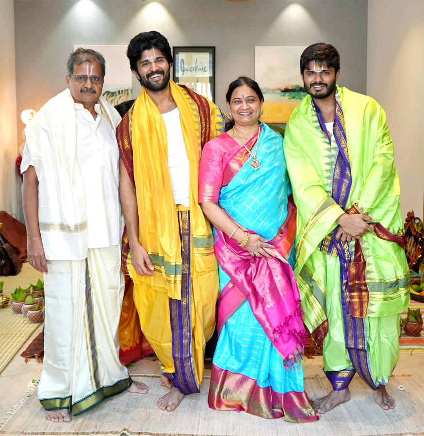 Unseen And Rare Pictures From The Unseen Gallery Of Vijay Deverakonda Photos26
