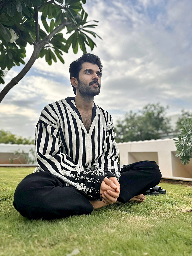 Unseen And Rare Pictures From The Unseen Gallery Of Vijay Deverakonda Photos30