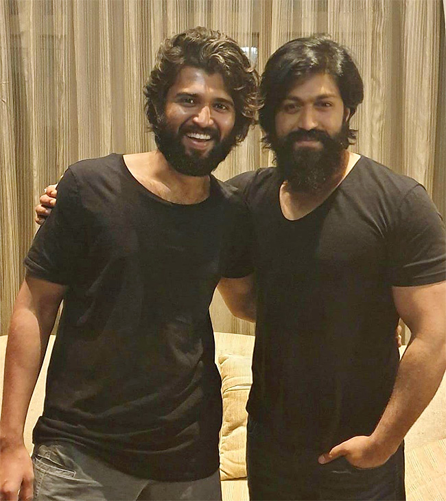 Unseen And Rare Pictures From The Unseen Gallery Of Vijay Deverakonda Photos43