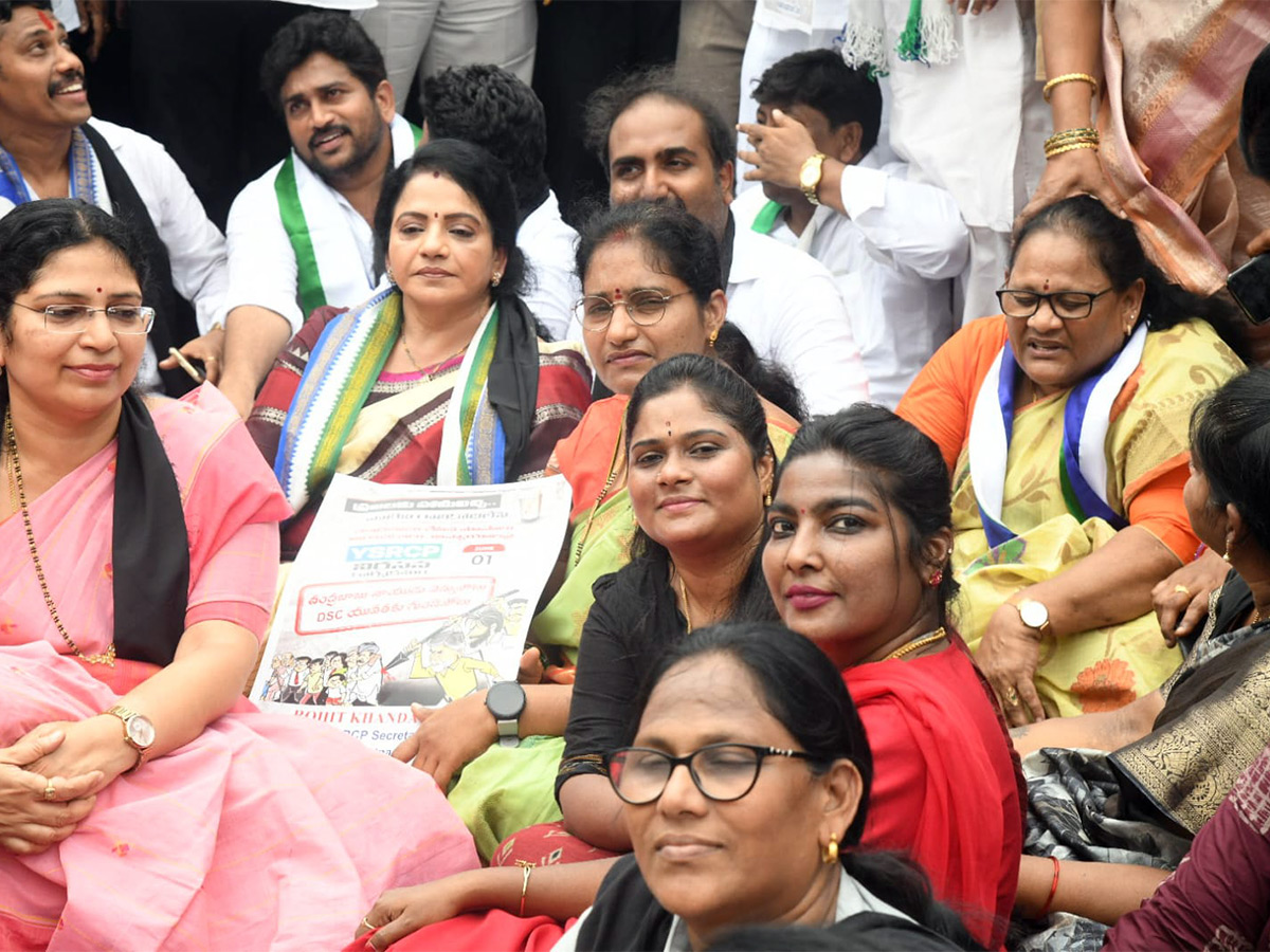  Huge rally under the auspices of YSRCP protesting irregularities in DSC Photos11