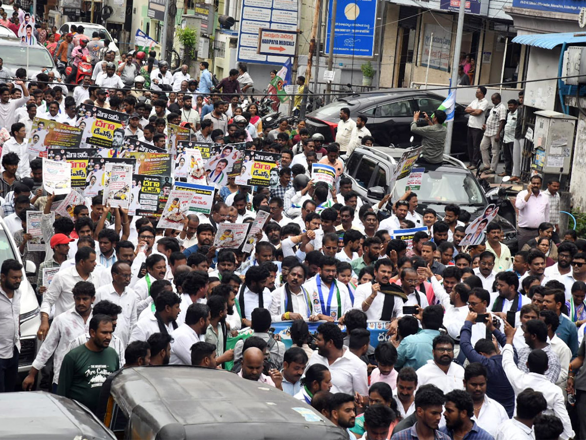  Huge rally under the auspices of YSRCP protesting irregularities in DSC Photos13