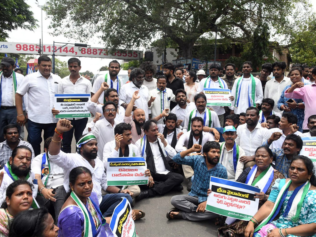  Huge rally under the auspices of YSRCP protesting irregularities in DSC Photos17