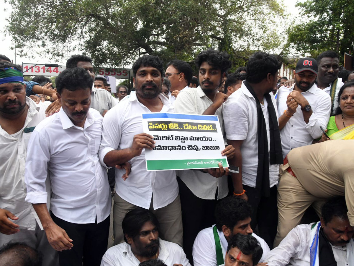  Huge rally under the auspices of YSRCP protesting irregularities in DSC Photos19