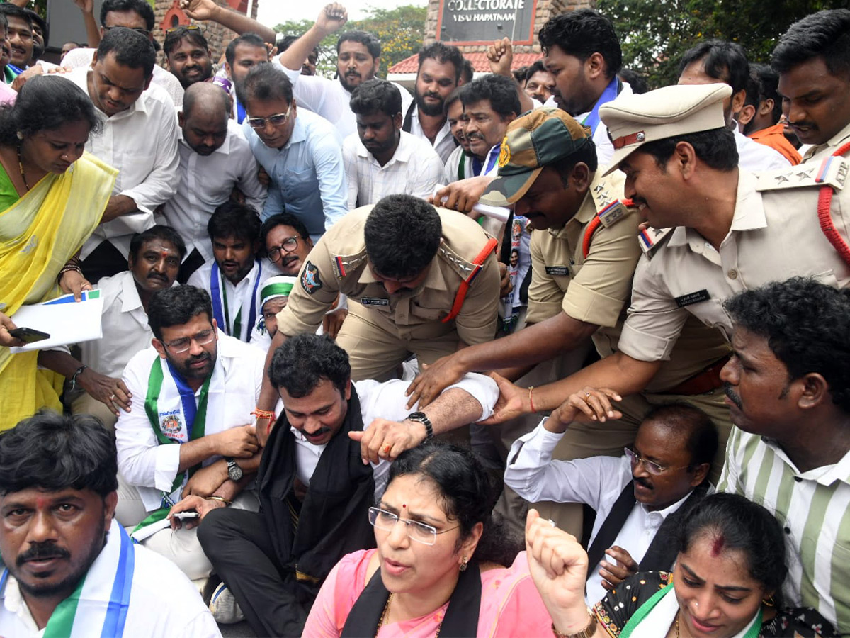  Huge rally under the auspices of YSRCP protesting irregularities in DSC Photos3