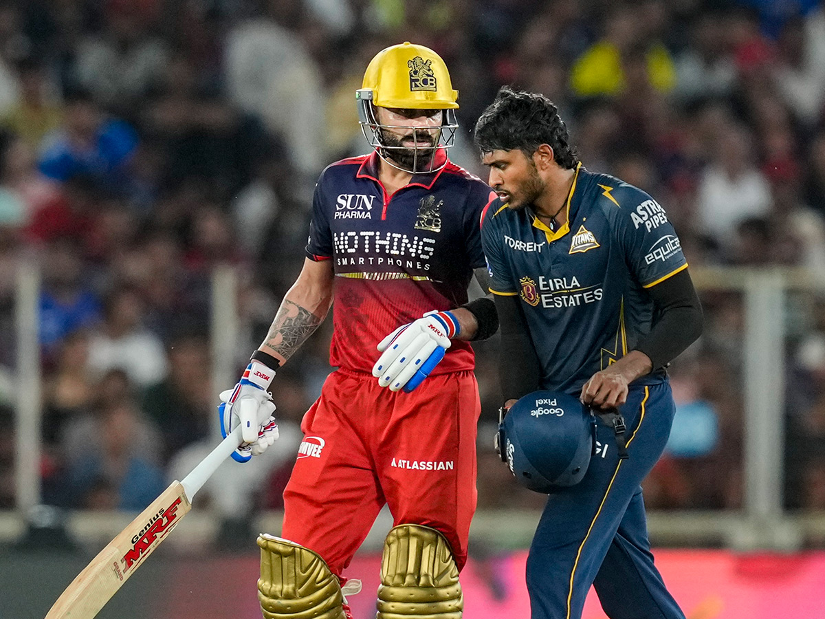 IPL 2026 : RCB  Players Celebrate With the Trophy After Winning 10