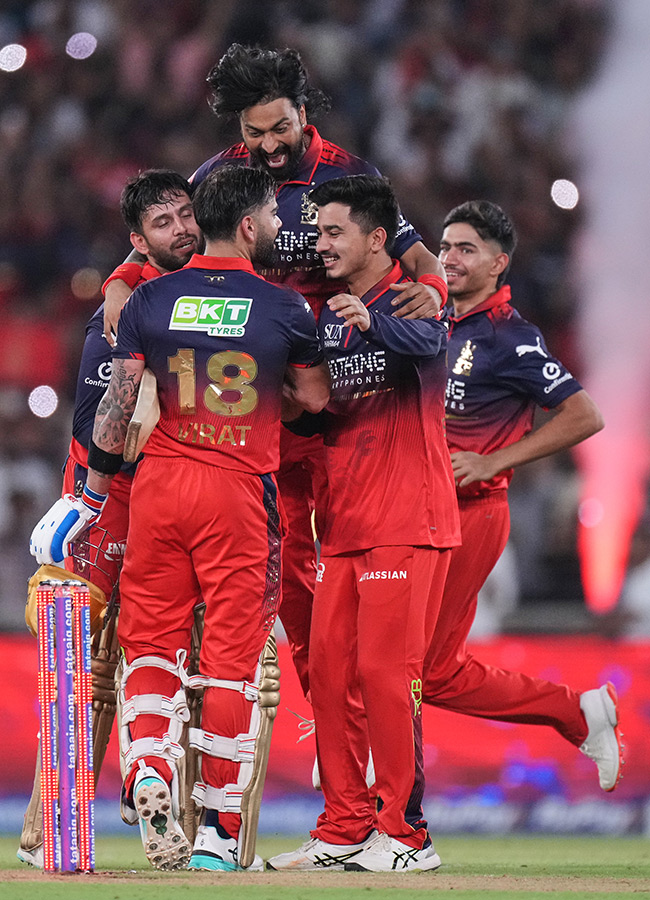 IPL 2026 : RCB  Players Celebrate With the Trophy After Winning 14