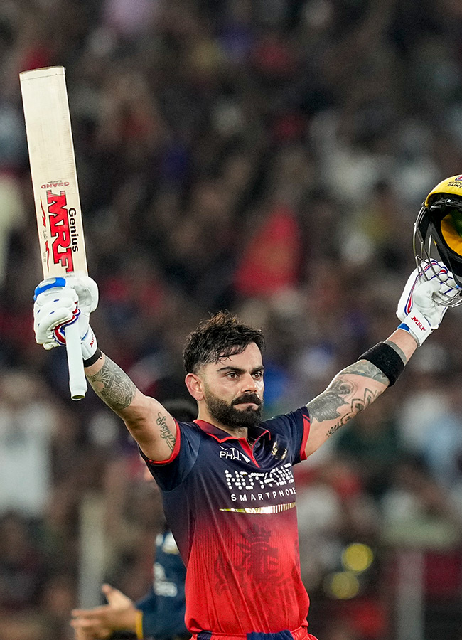 IPL 2026 : RCB  Players Celebrate With the Trophy After Winning 16