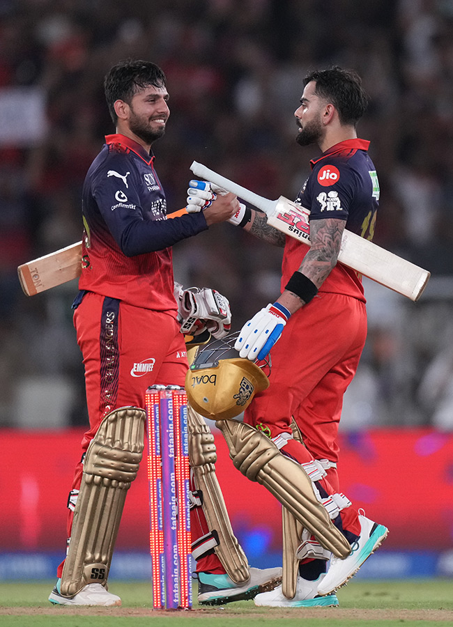 IPL 2026 : RCB  Players Celebrate With the Trophy After Winning 17