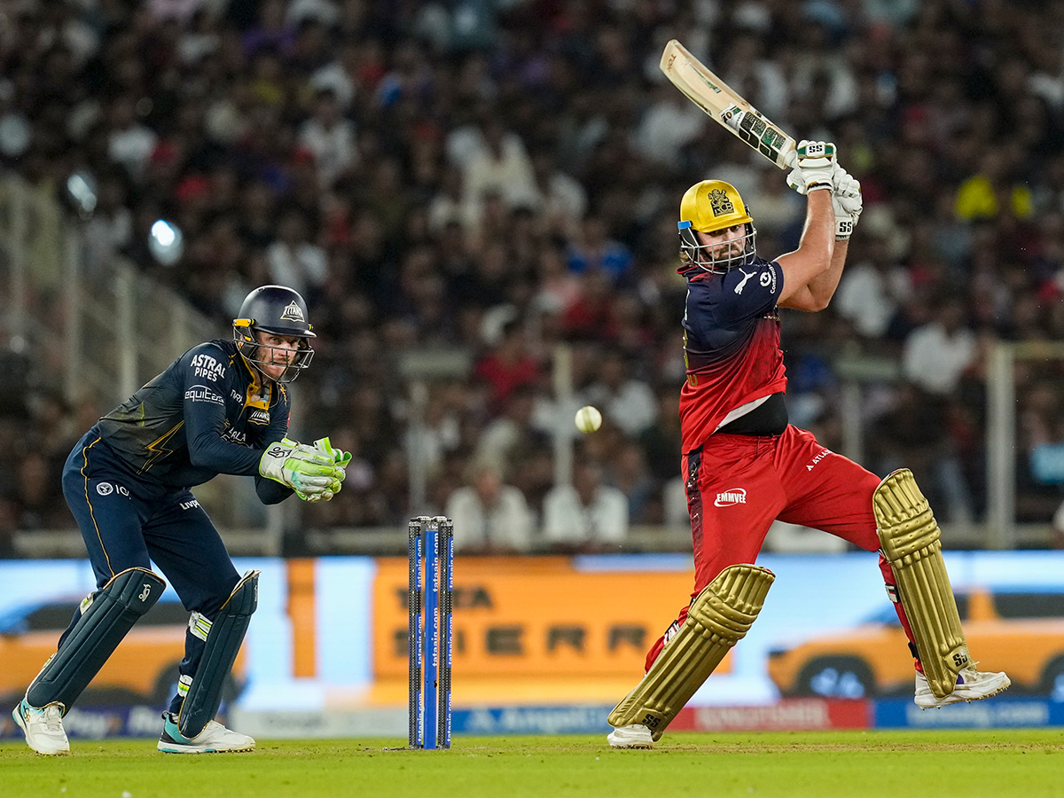IPL 2026 : RCB  Players Celebrate With the Trophy After Winning 21