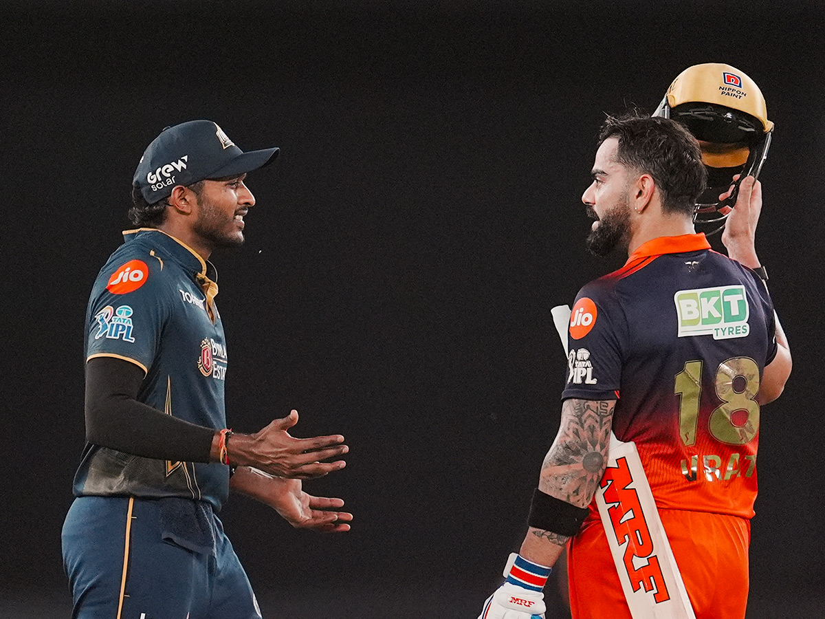 IPL 2026 : RCB  Players Celebrate With the Trophy After Winning 26