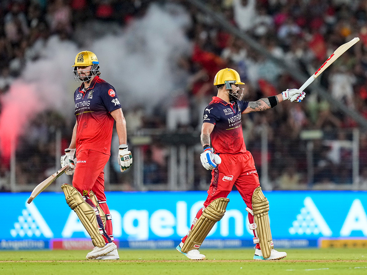 IPL 2026 : RCB  Players Celebrate With the Trophy After Winning 28