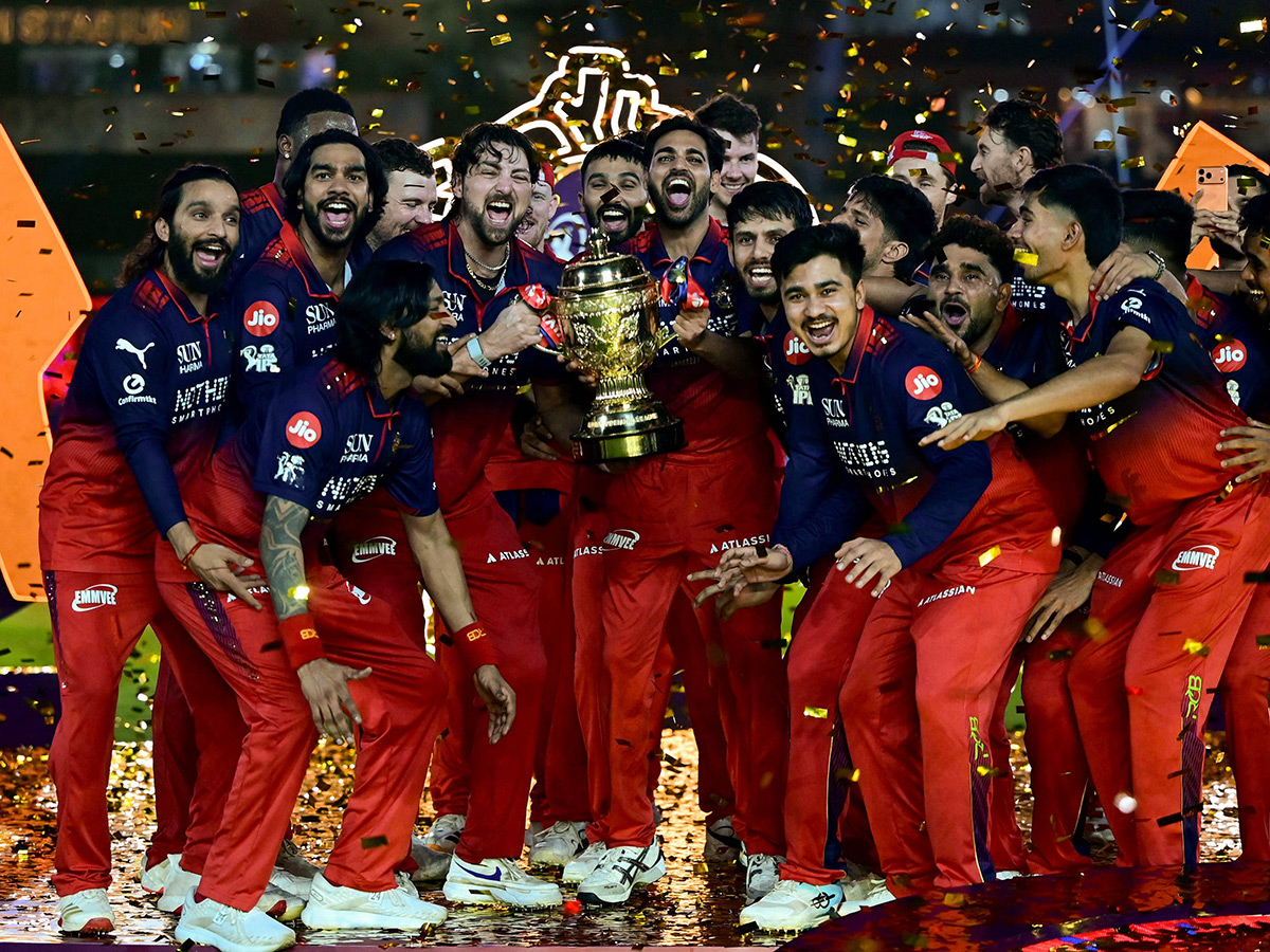 IPL 2026 : RCB  Players Celebrate With the Trophy After Winning 3