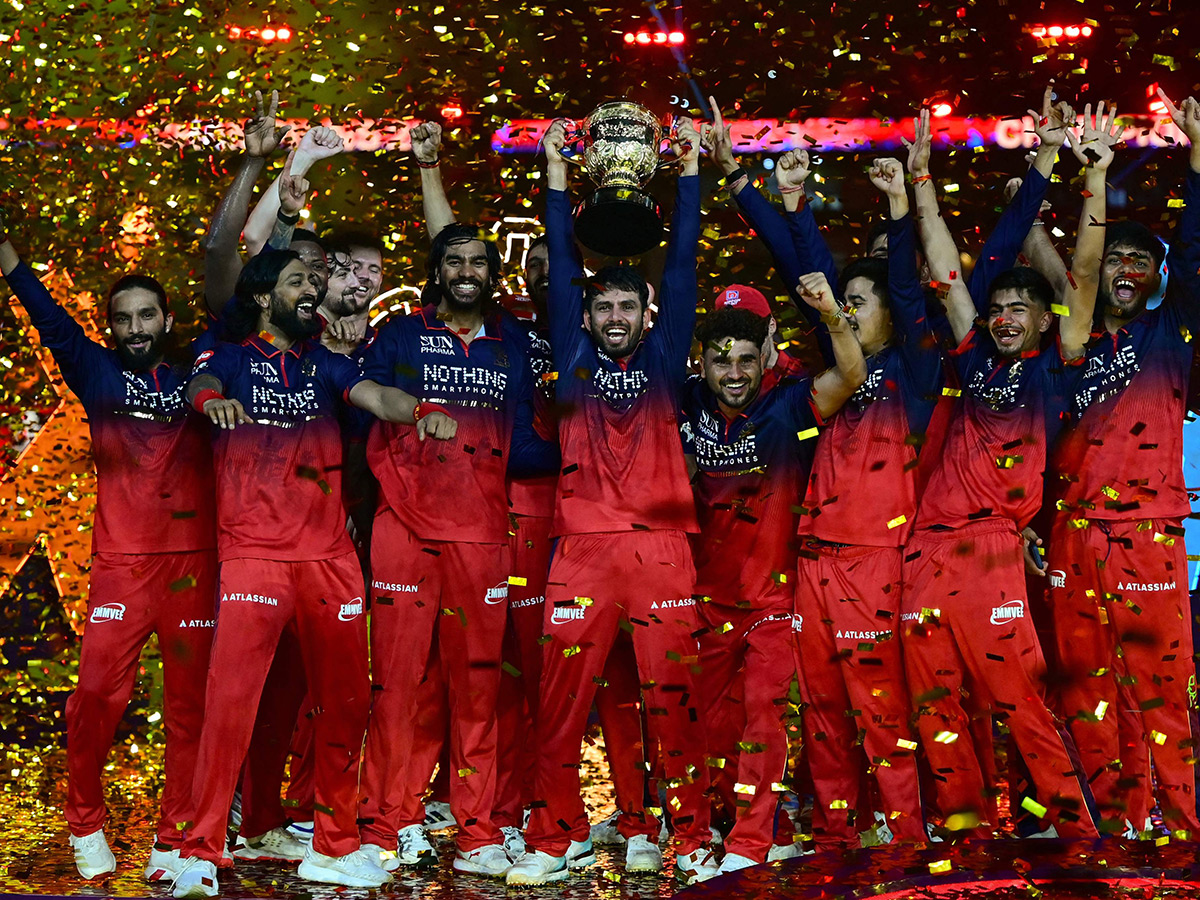 IPL 2026 : RCB  Players Celebrate With the Trophy After Winning 4