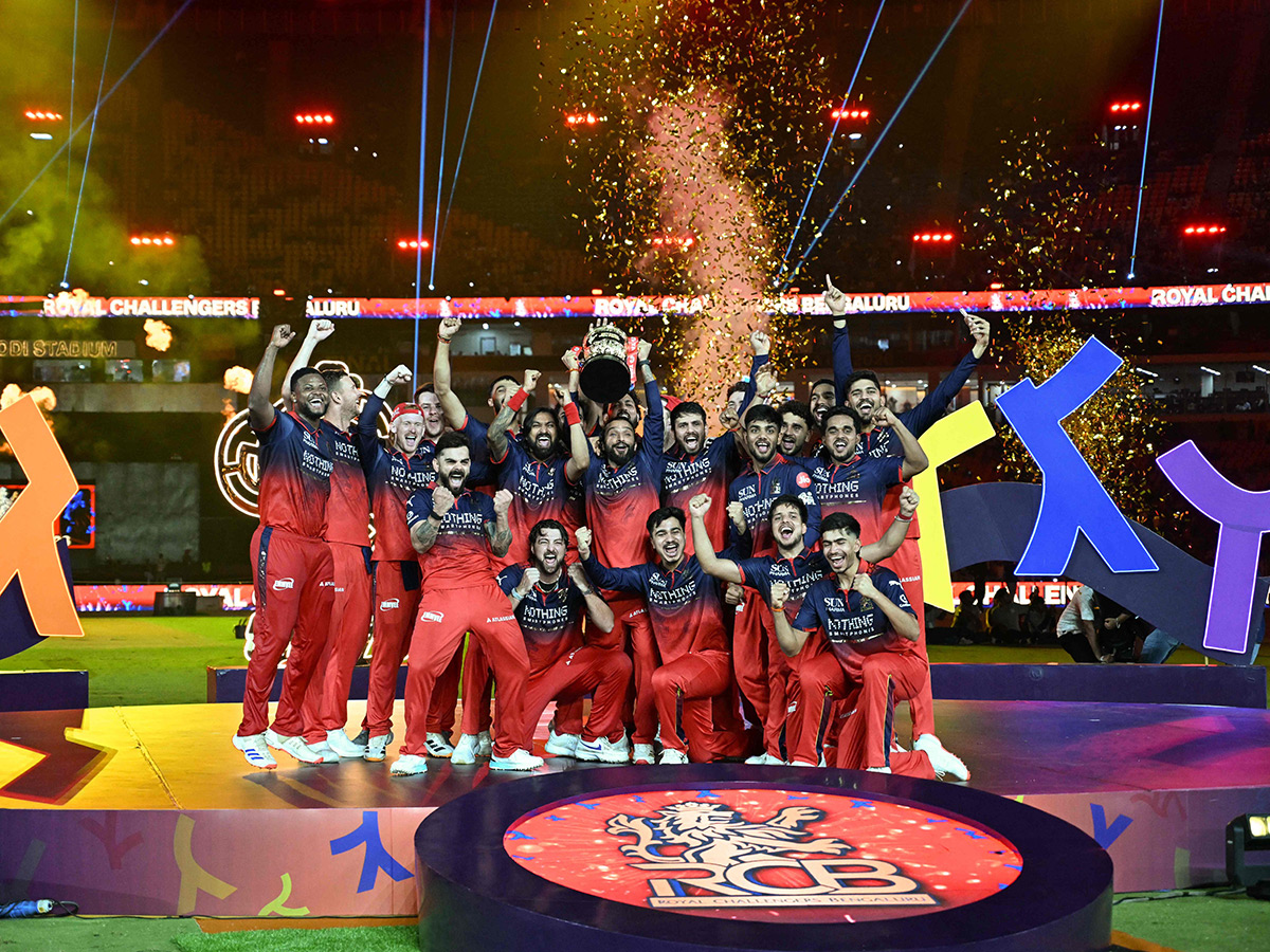 IPL 2026 : RCB  Players Celebrate With the Trophy After Winning 5