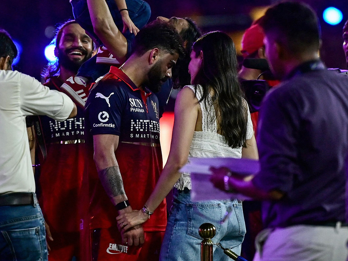 IPL 2026 : RCB  Players Celebrate With the Trophy After Winning 7