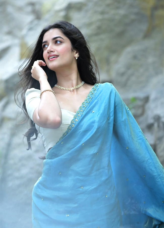 Actress Bhagyashri Borse Latest Beautiful Photos5
