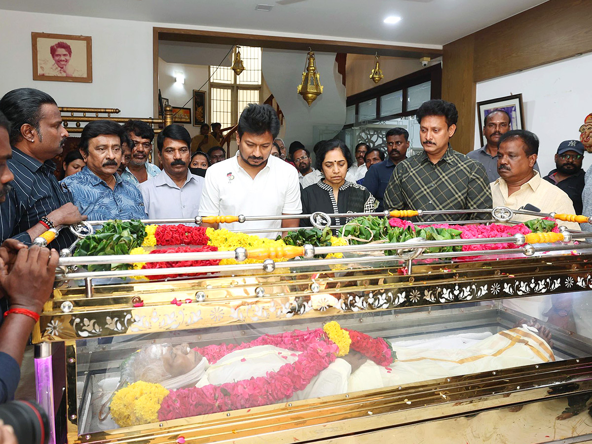 Tributes Pour In from Film Celebrities to Legendary Director Bharathiraja Photos5