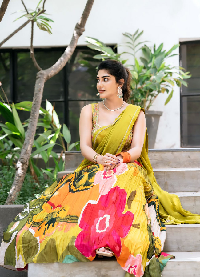 Surekha Vani Daughter Supritha Looks Stunning in a Colorful Dress Photos12