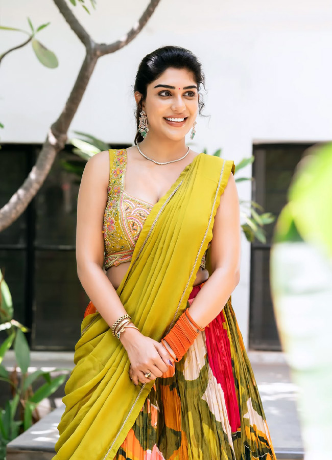 Surekha Vani Daughter Supritha Looks Stunning in a Colorful Dress Photos6
