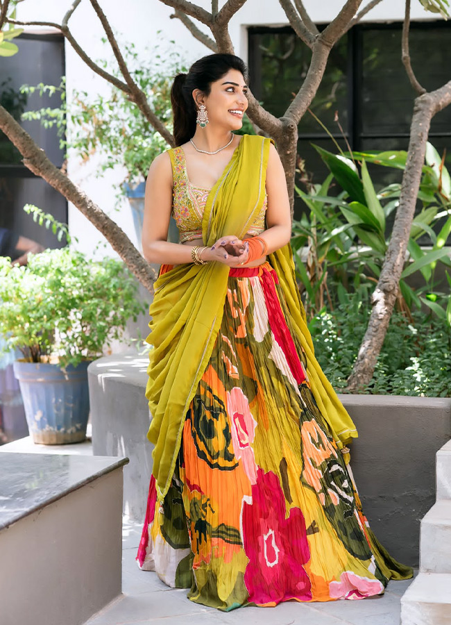 Surekha Vani Daughter Supritha Looks Stunning in a Colorful Dress Photos7