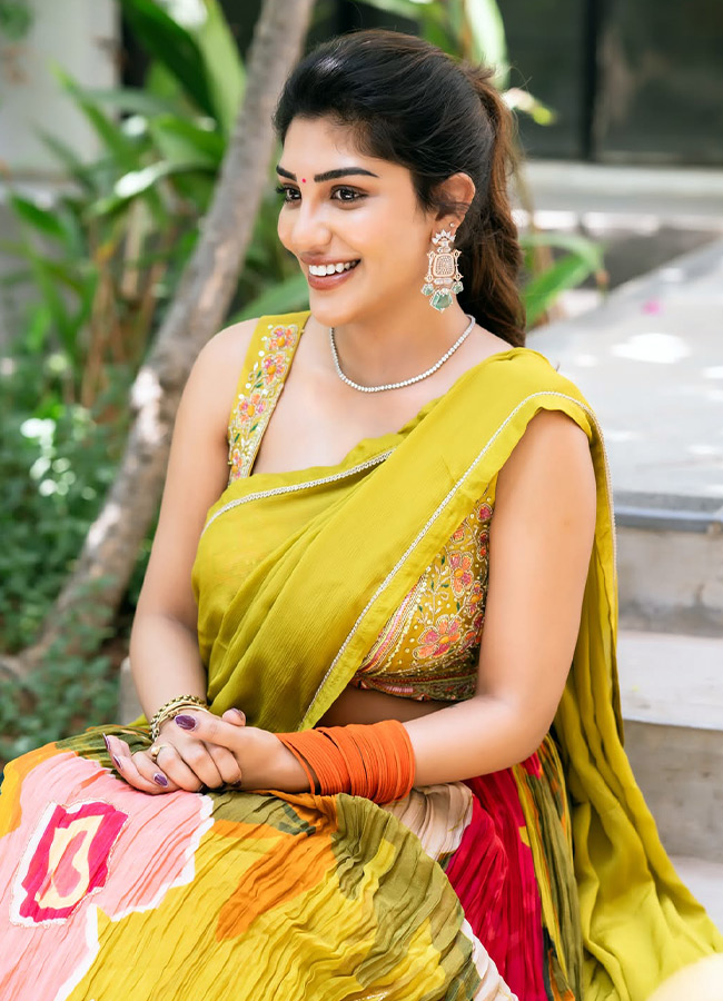 Surekha Vani Daughter Supritha Looks Stunning in a Colorful Dress Photos9