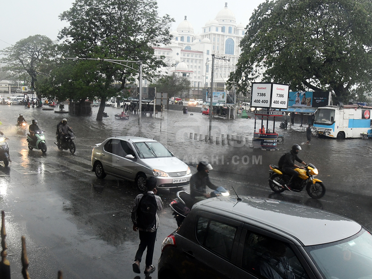 Today Heavy Rains In Hyderabad HD Photos19