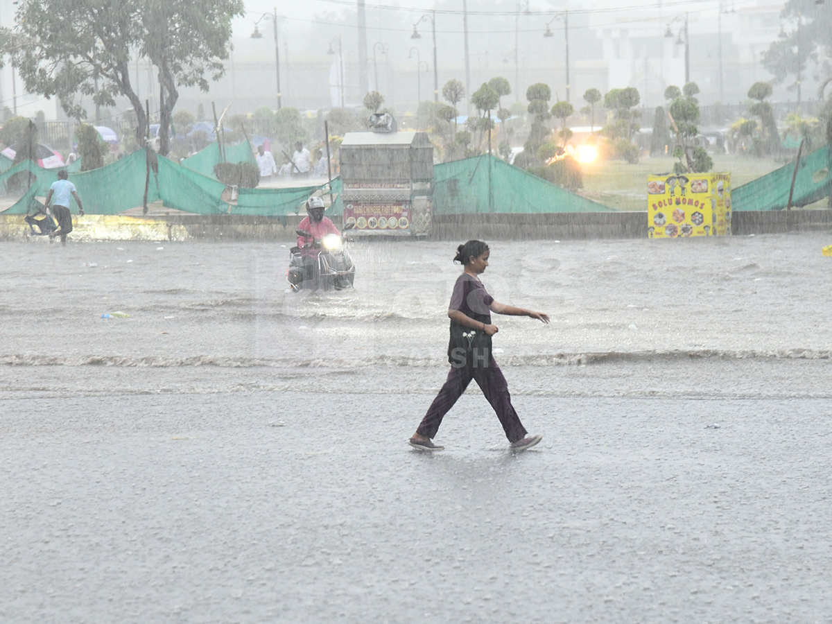 Today Heavy Rains In Hyderabad HD Photos24