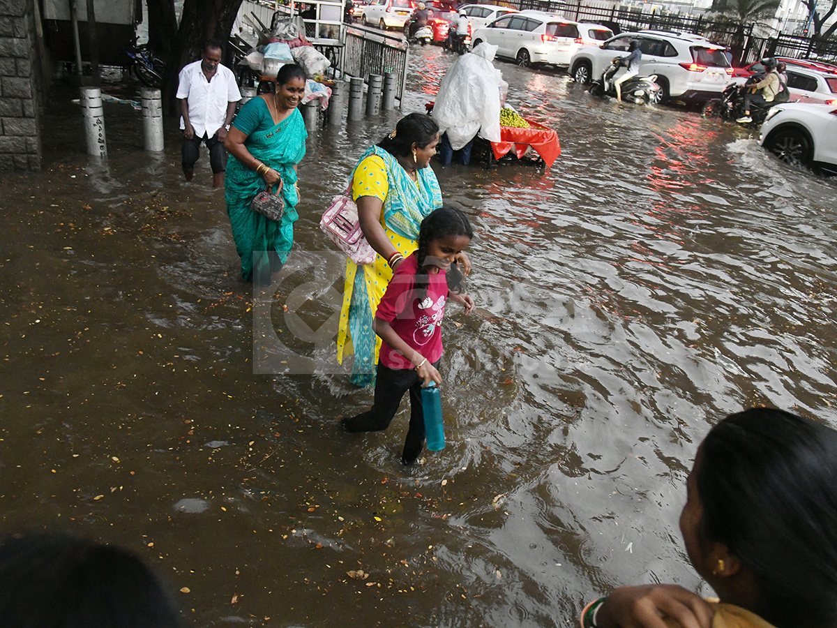 Today Heavy Rains In Hyderabad HD Photos32