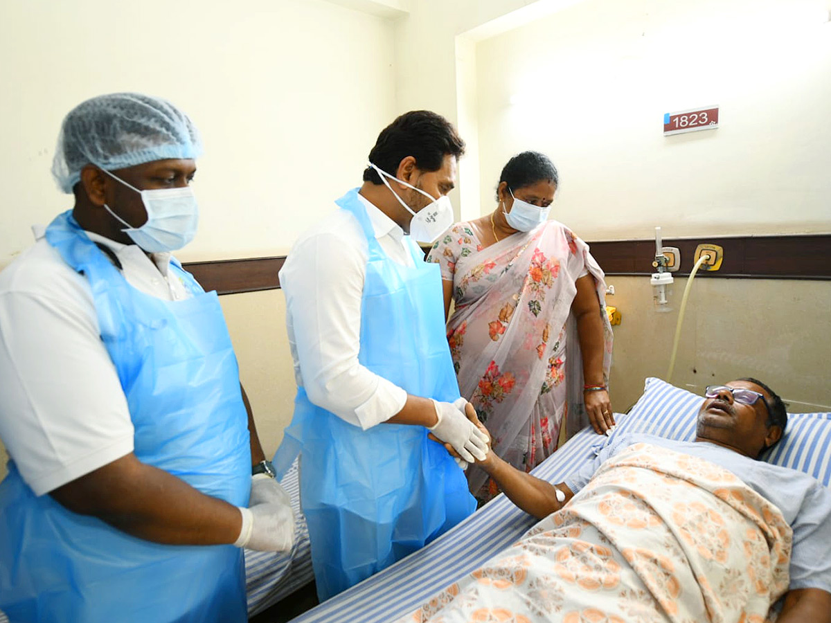 YS Jagan consoles victims of Visakha Steel Plant incident Photos..3