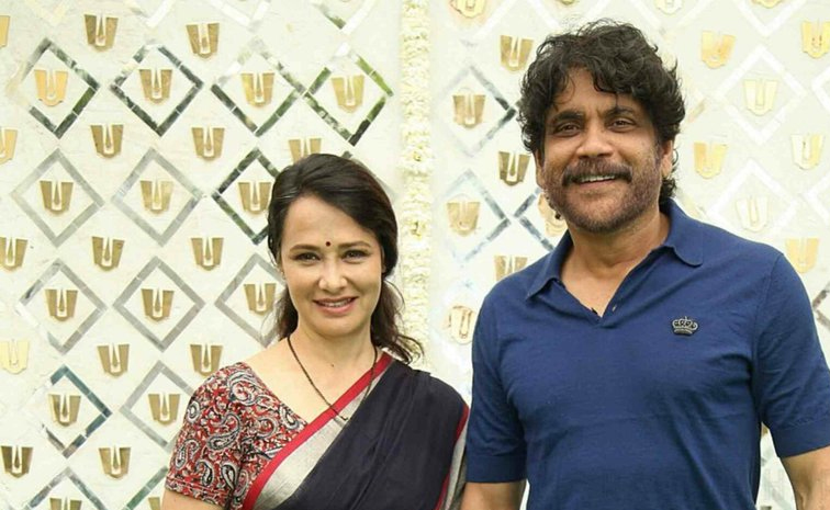 Nagarjuna And Amala akkineni 34th wedding Anniversary Photos12