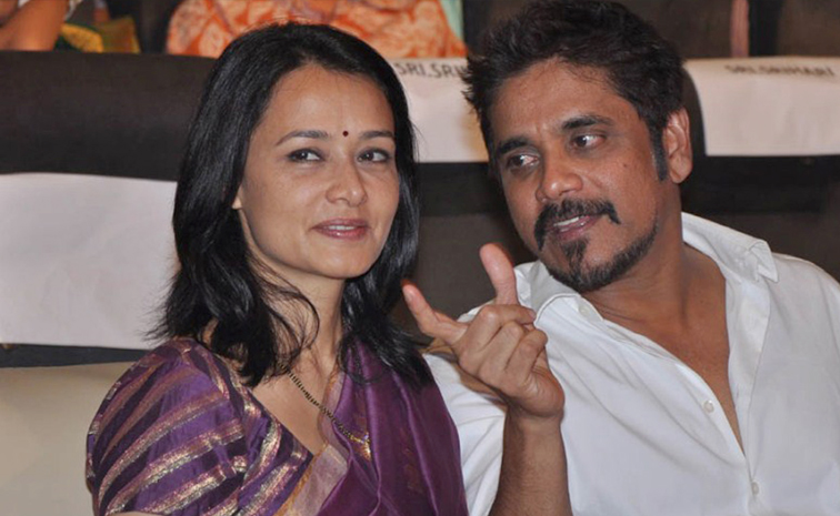 Nagarjuna And Amala akkineni 34th wedding Anniversary Photos16