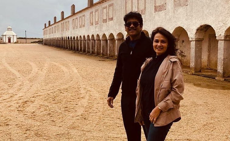 Nagarjuna And Amala akkineni 34th wedding Anniversary Photos18