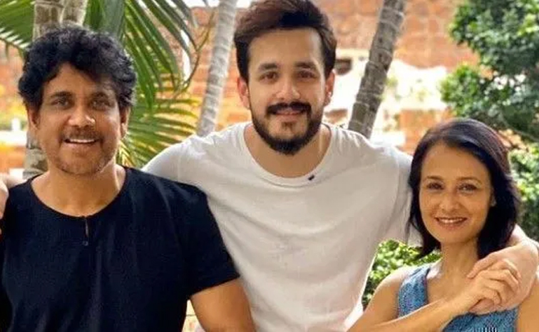 Nagarjuna And Amala akkineni 34th wedding Anniversary Photos19