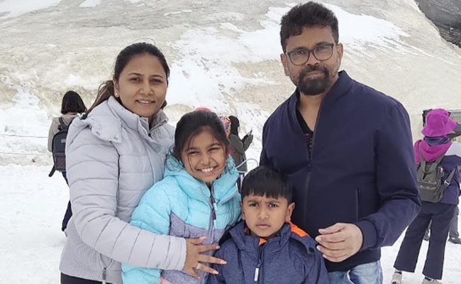 Director Sukumar And His Wife Thabitha Wedding Anniversary Special Photos21