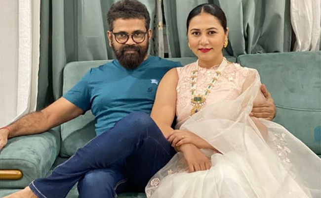 Director Sukumar And His Wife Thabitha Wedding Anniversary Special Photos23