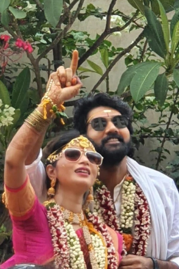 Hero Naveen Chandra Wedding Anniversary Special Photos11